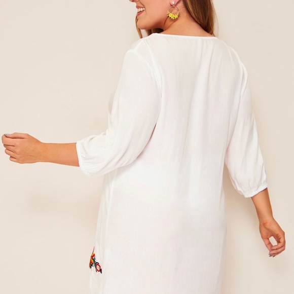 PLUS FLORAL EMBROIDERED V-NECK BOHO STYLE DRESS. - Picture 2 of 8